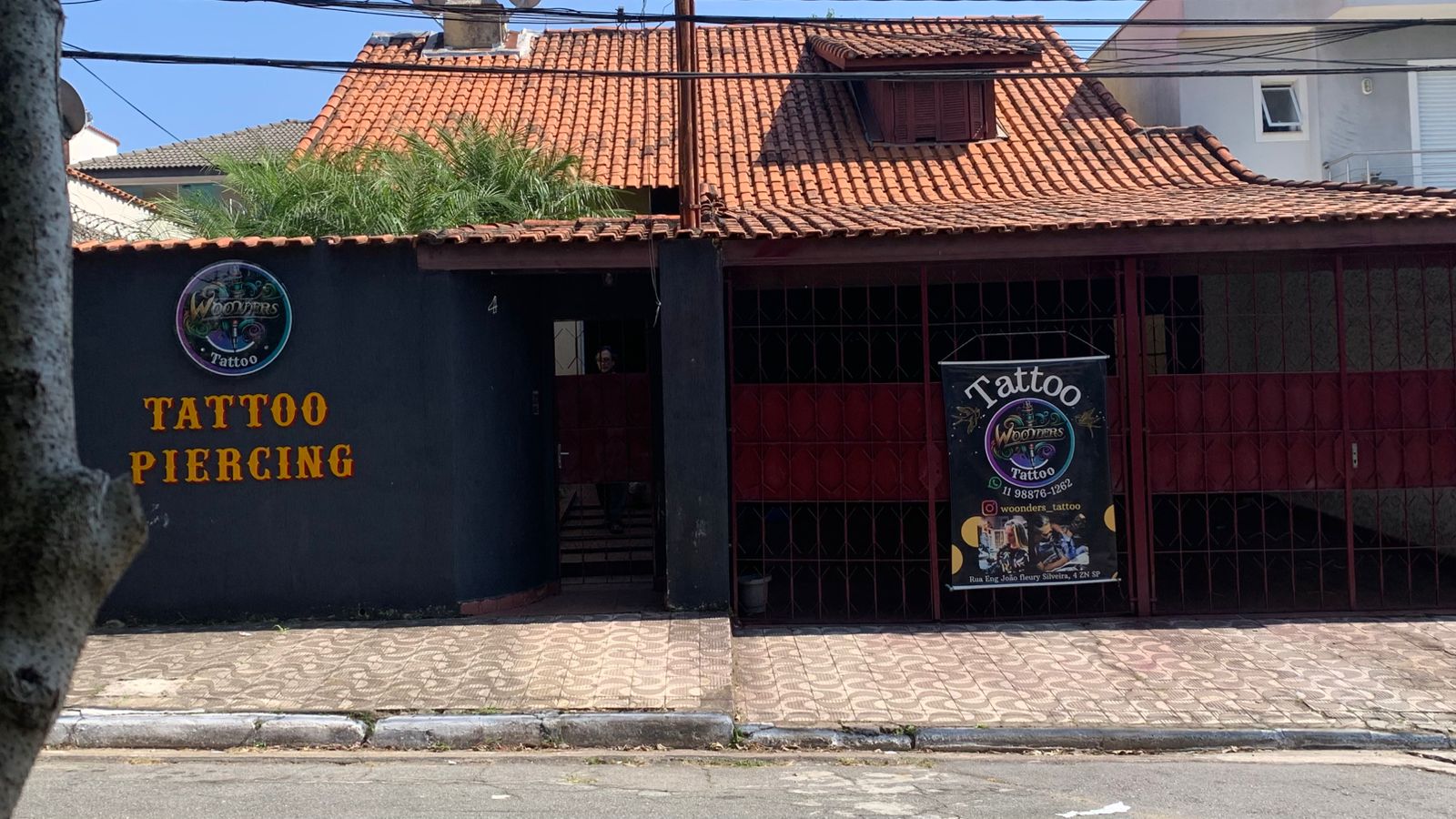 Fachada do estúdio Woonders Tattoo em São Paulo